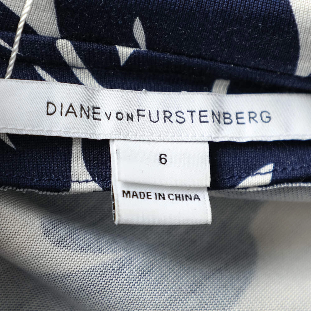 Diane Von Furstenberg Navy Blue Floral Printed Silk Knit T72 Mini Wrap Dress M For Women 5 Diane Von Furstenberg Navy Blue Floral Printed Silk Knit T72 Mini Wrap Dress M For Women - Image 5