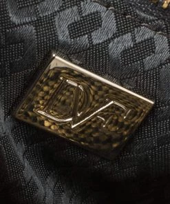 Diane Von Furstenberg Metallic Gold Fabric And Black Leather Flirty Lips Mini Crossbody Bag For Women 18 Diane Von Furstenberg Metallic Gold Fabric And Black Leather Flirty Lips Mini Crossbody Bag For Women -Diane Von Furstenberg shop luxury women diane von furstenberg used handbags p366021 002