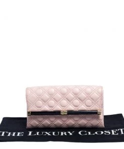 Diane Von Furstenberg Salmon Pink Quilted Leather 440 Flap Clutch For Women -Diane Von Furstenberg shop luxury women diane von furstenberg used handbags p450150 008