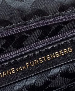 Diane Von Furstenberg Beige Croc Embossed Nubuck Leather 440 Les Crossbody Bag For Women 20 Diane Von Furstenberg Beige Croc Embossed Nubuck Leather 440 Les Crossbody Bag For Women -Diane Von Furstenberg shop luxury women diane von furstenberg used handbags p505544 001